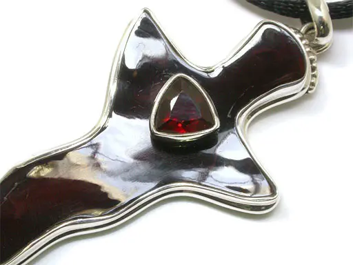 Black Shell in Silver with Garnet Light Pendant