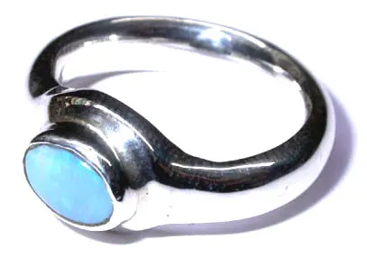 意大利設計的蛋白石銀戒指
